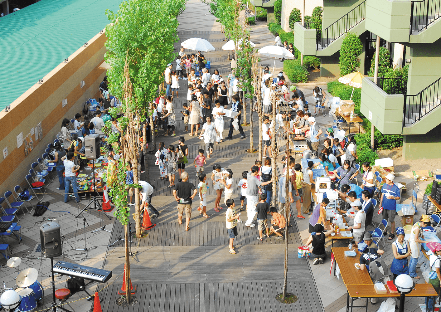 ルネ・キューヴィス 夏祭りの様子