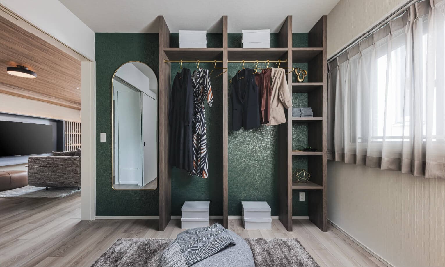 DRESSING ROOM