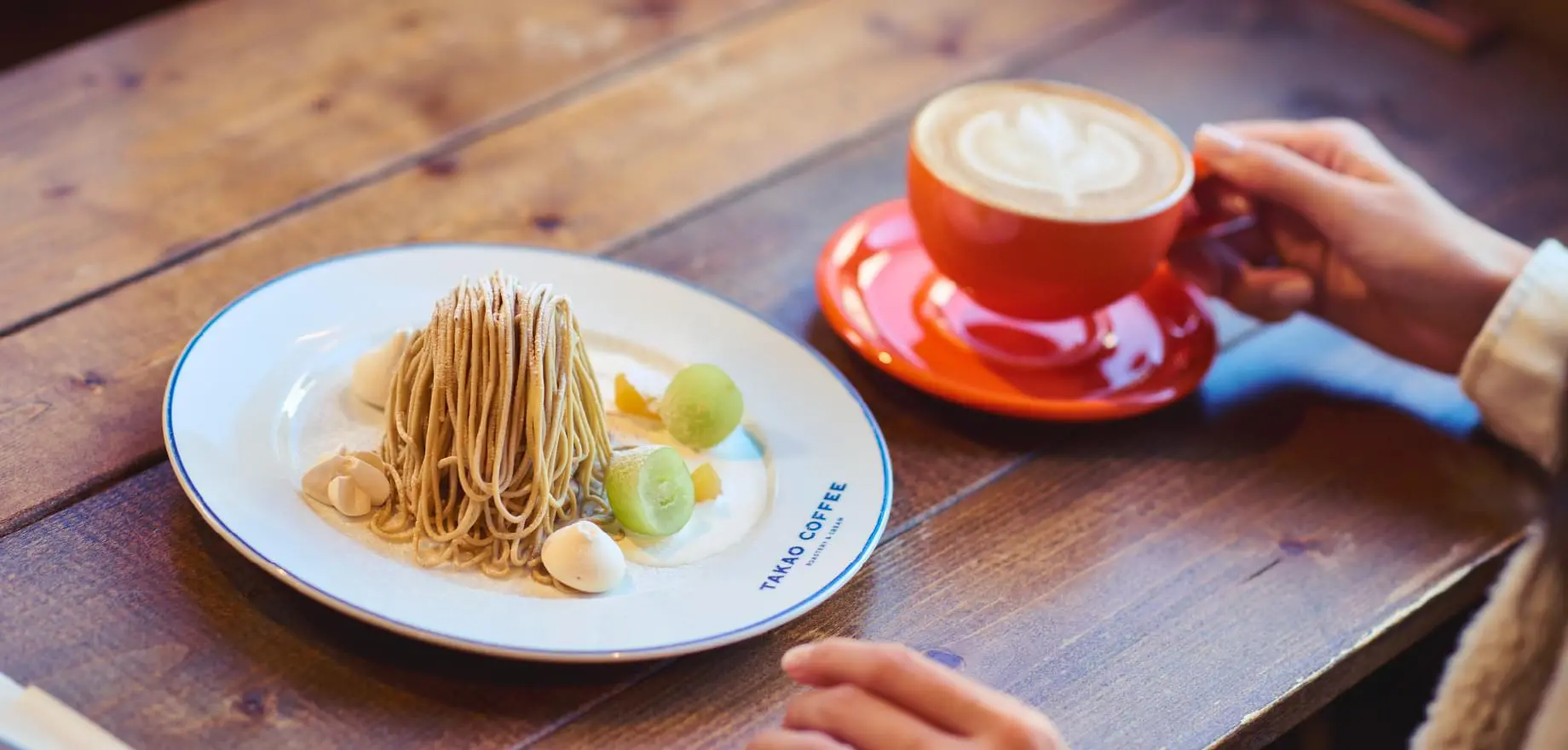ケーキのお店「TAKAO COFFEE 高尾山本店」車約7分／約7.7km
