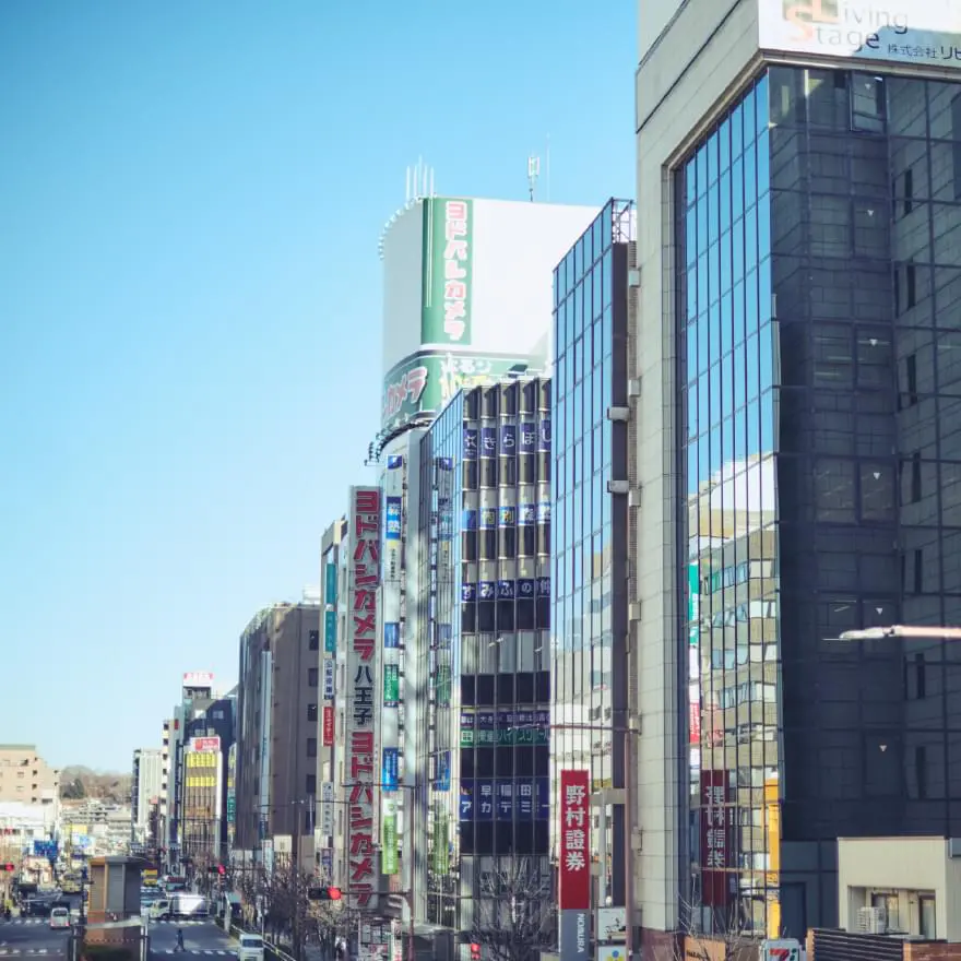 商業施設が賑わう、JR八王子駅周辺徒歩6分／約430m