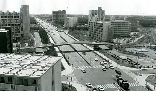 吾妻1丁目の風景（1977年撮影） 出典：朝日新聞フォトアーカイブ